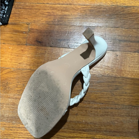 Beautiful sandals - Picture 3 of 3